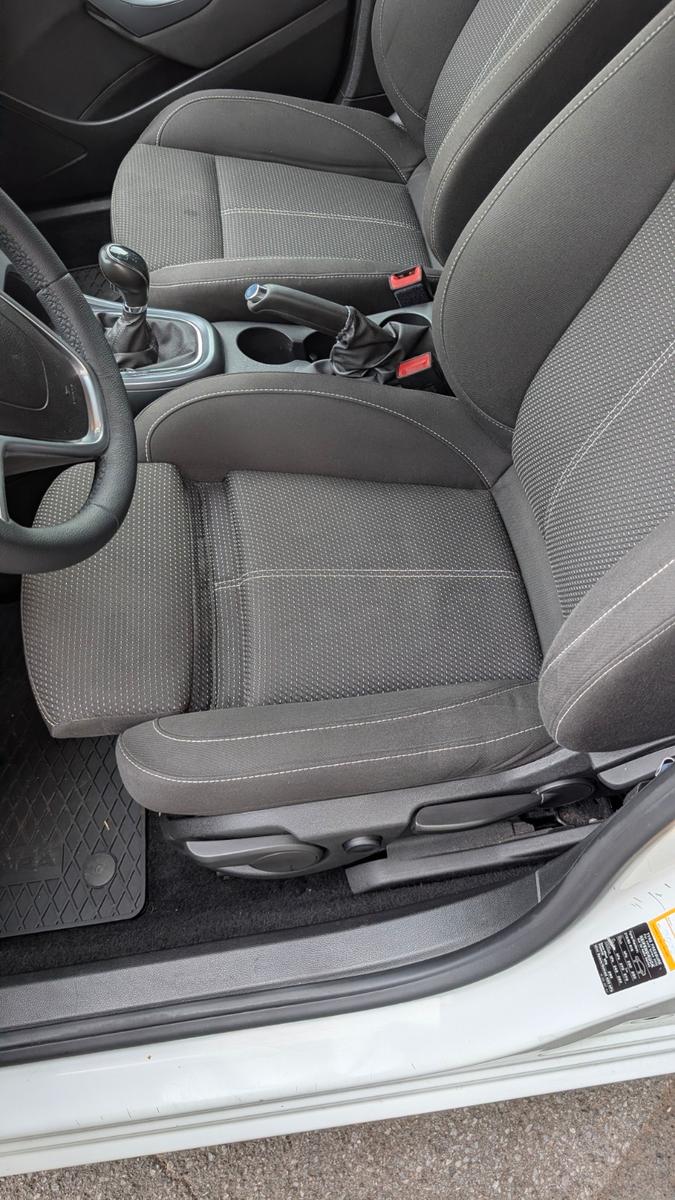 Opel Astra 2013 — photo 14