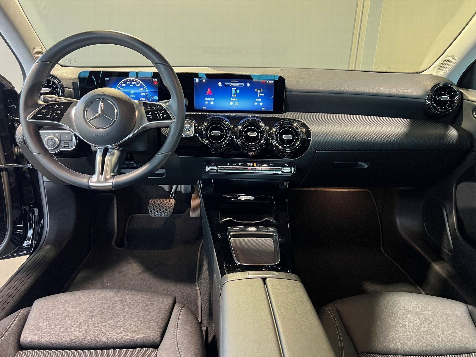Mercedes-Benz A 180 d Advanced PTS Kamera MBUX LED SHZ LMR 16 foto 5