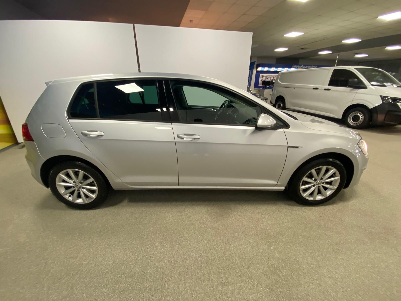 Fahrzeugabbildung Volkswagen Golf 1.2 TSI Lounge BMT+ PDC V&H+SITZHEIZ+KLIMA+