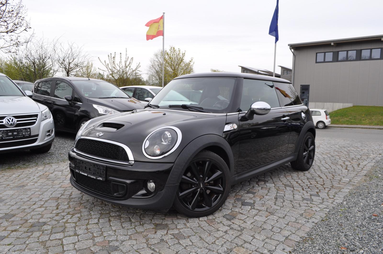 MINI Mini Cooper S /NAVI/TEMPOMAT/PDC/8x BEREIFT