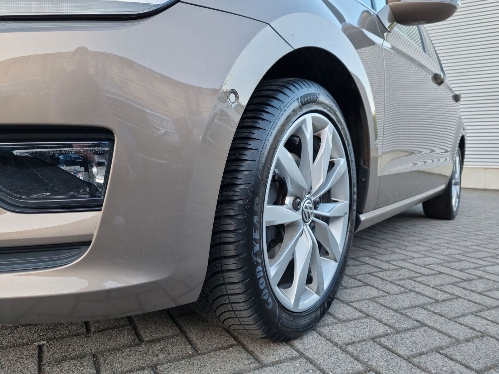 Fahrzeugabbildung Volkswagen Golf Sportsvan 1.4 TSI DSG Highline XENON STANDH
