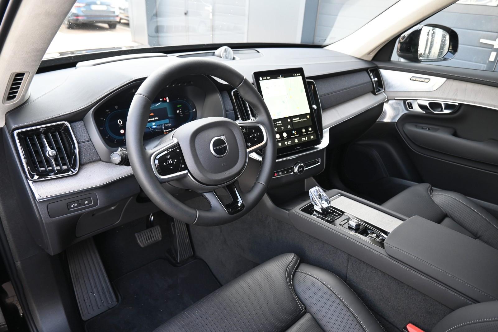Volvo XC90 T8 AWD Ultra Dark Recharge Plug-In Hybrid