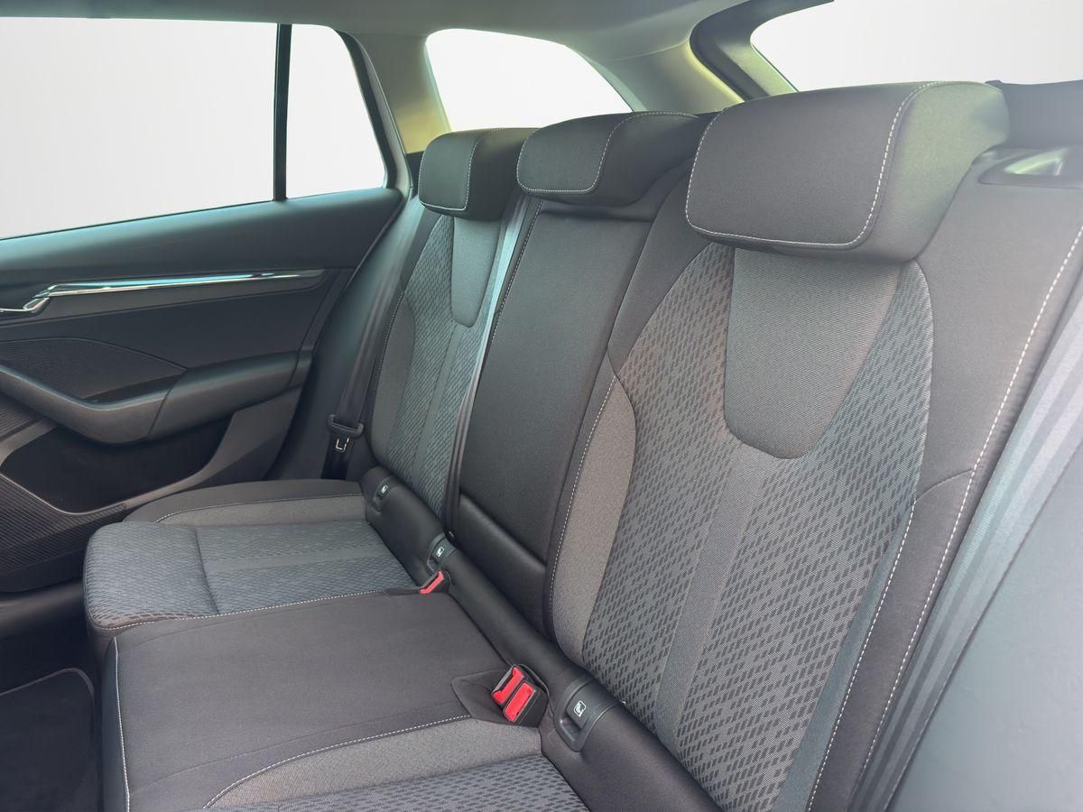 Fahrzeugabbildung SKODA Octavia Combi Style 1.4 TSI iV 150 kW