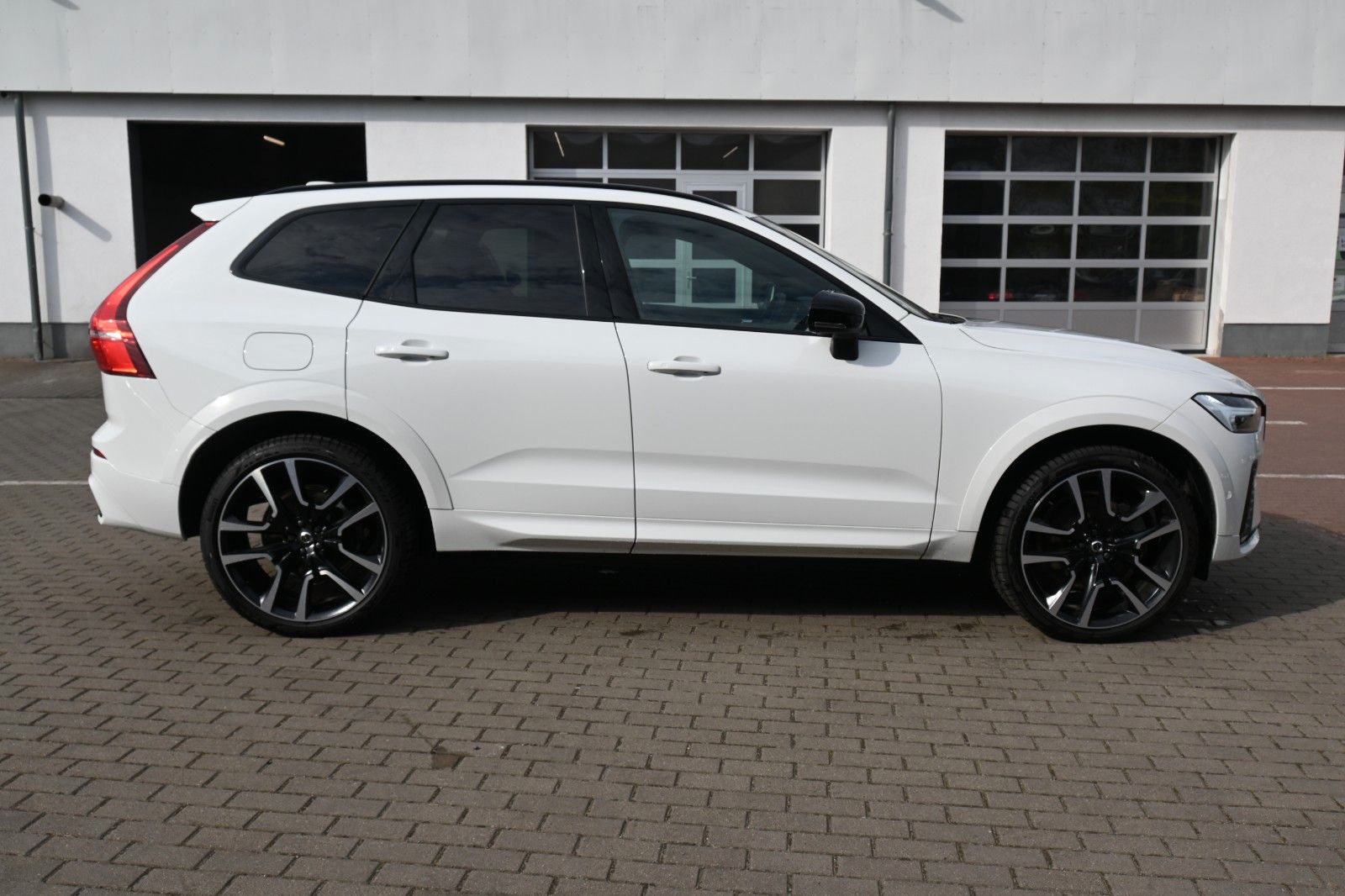 Fahrzeugabbildung Volvo XC60 B4 D AWD Autom. R-Design*STDHZG*LUFT*ACC