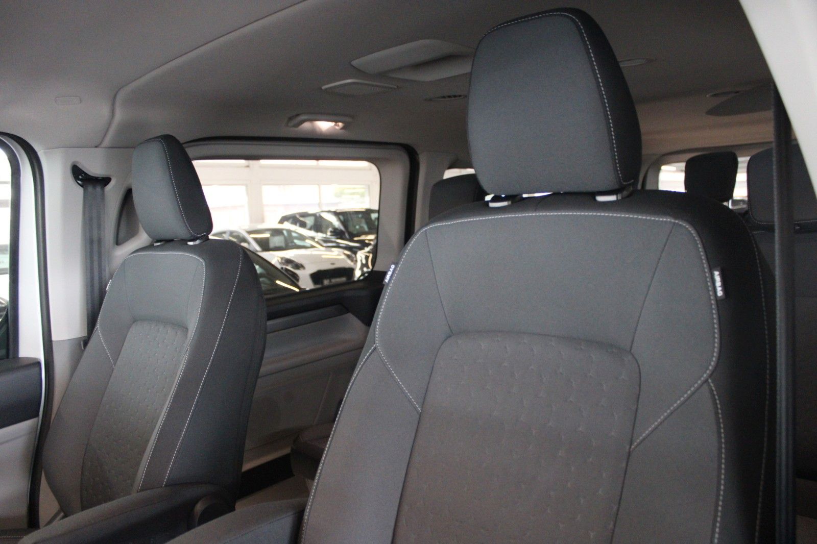 Fahrzeugabbildung Ford Tourneo Custom L2 8-Sitz Titanium Aut. LED STDHZ