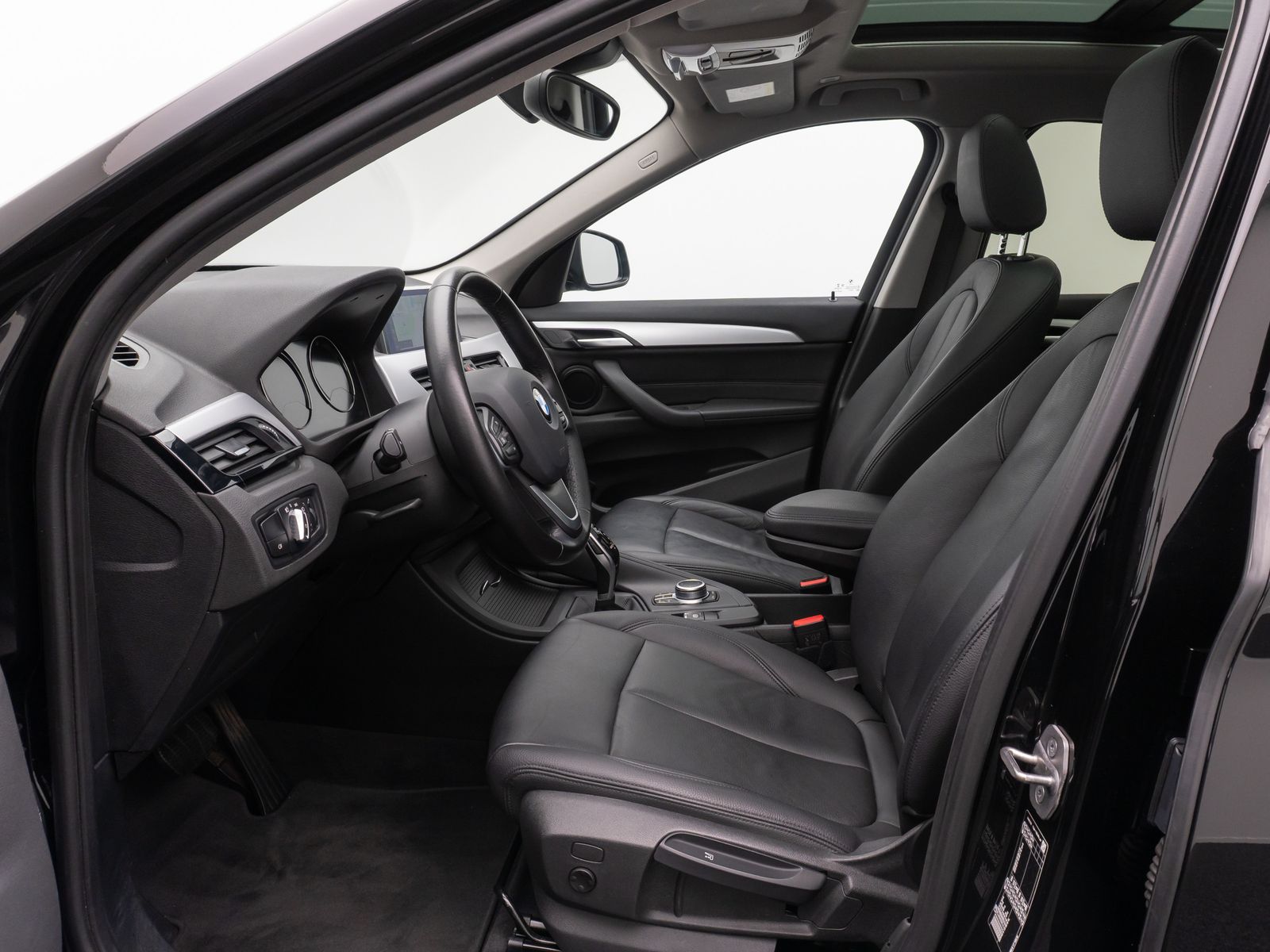 Fahrzeugabbildung BMW X1 sD18i Panorama Kamera DAB Navi Komfort Leder