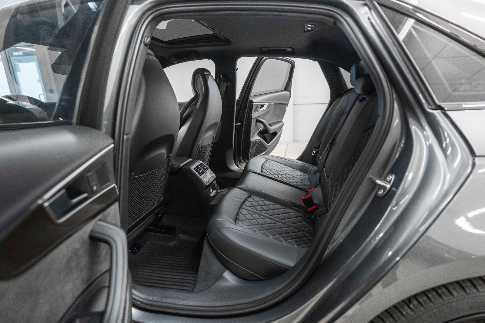 Fahrzeugabbildung Audi S4 3.0TFSI Quattro B&O KAM LED CARPLAY MASSAGE