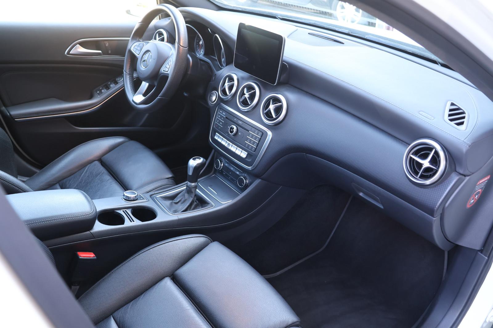Mercedes-Benz A 180 BlueEff Pano Navi Nappa LED mecon. TÜV Neu