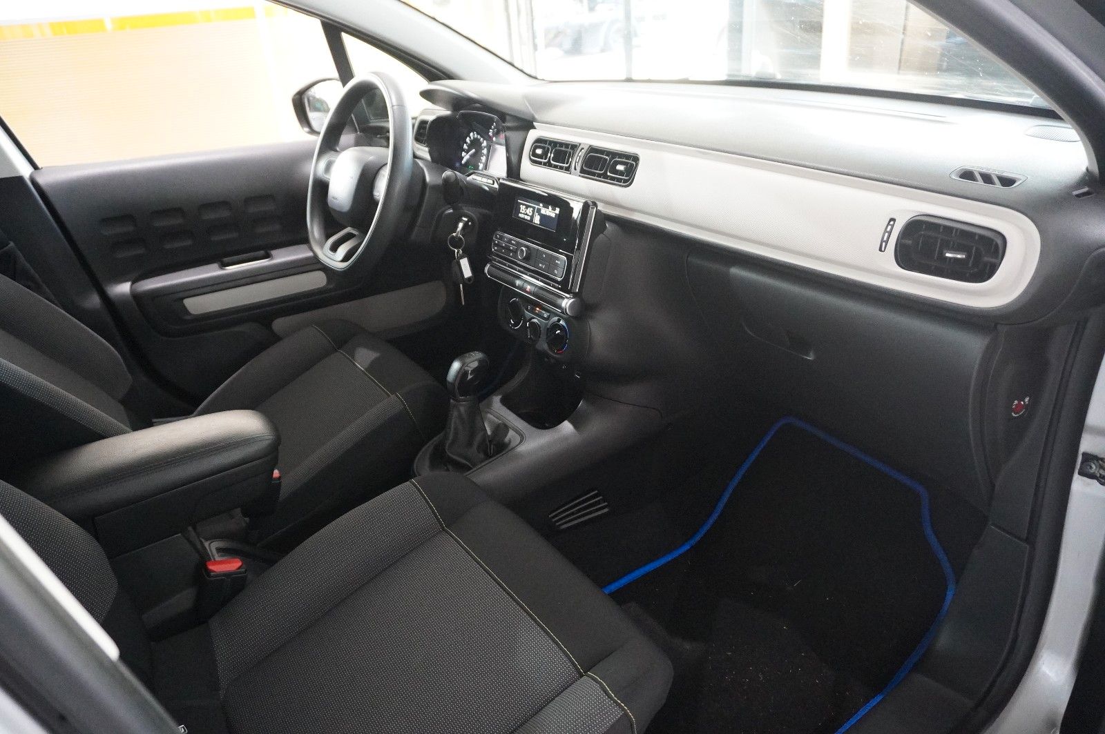 Fahrzeugabbildung Citroën C3 LIM. 1.2 LIVE KLIMA/TEMP./NEBEL/SPORT/USB
