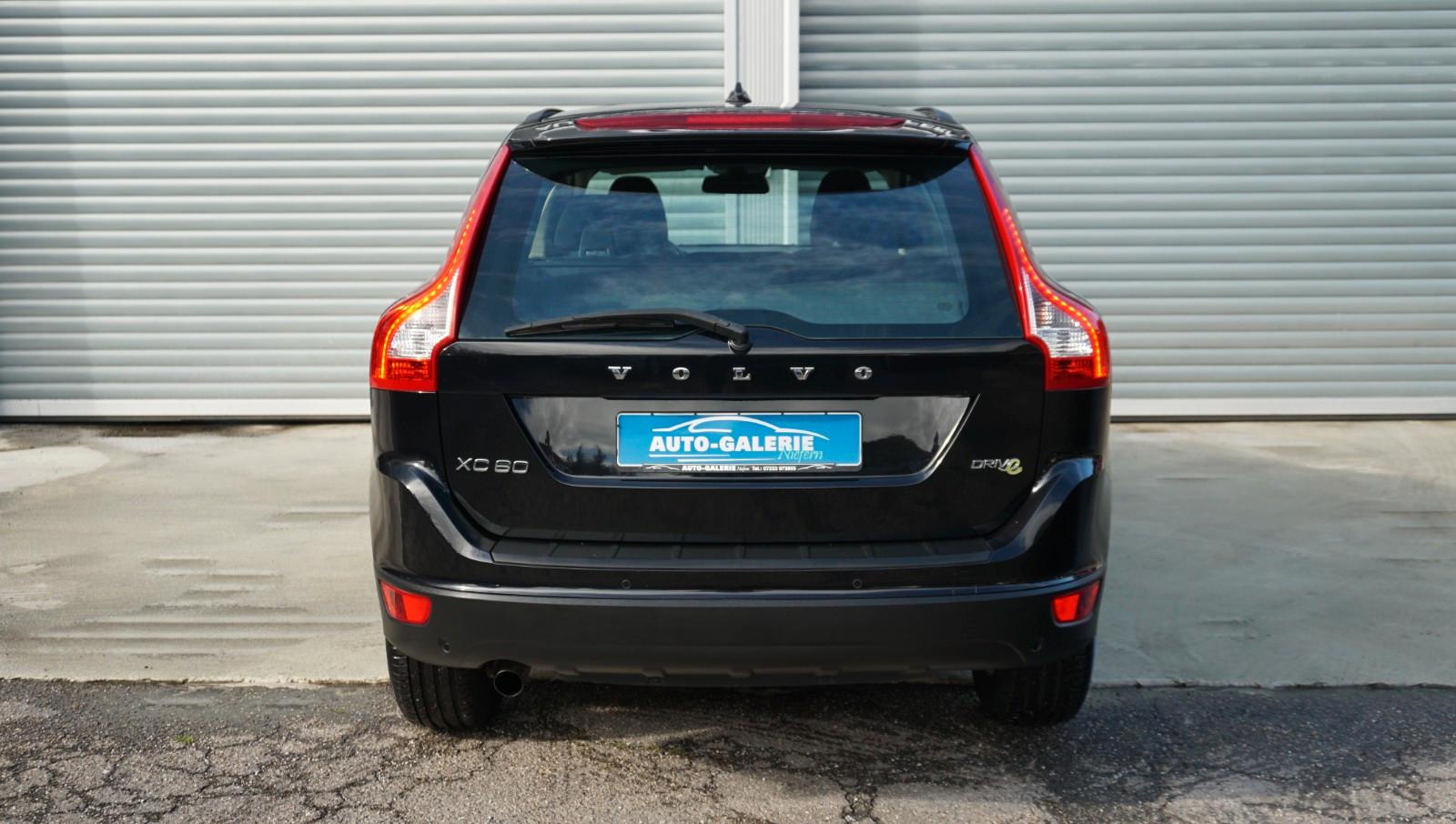 VOLVO XC60 - MOMENTUM - 163 CV - BVM - HAYON ÉLECTRIQUE