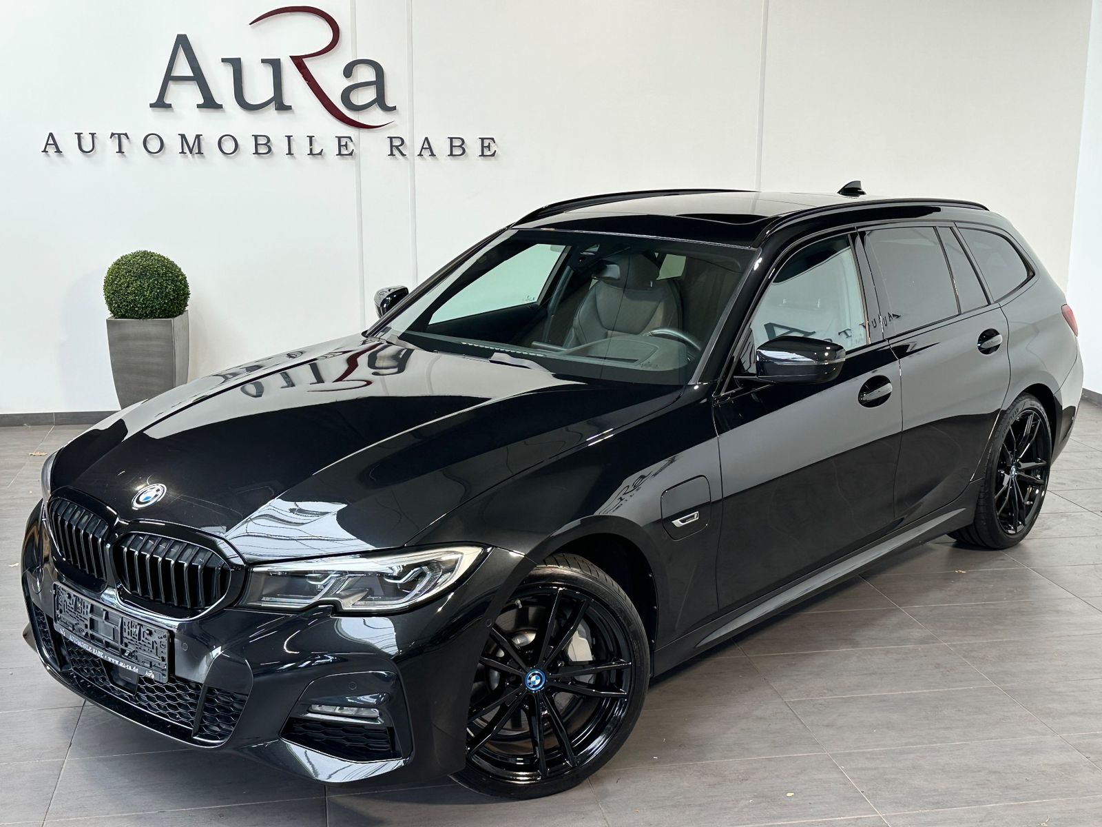 Fahrzeugabbildung BMW 330 e Touring M-Sport NAV+LED+PANO+AHK+HEAD-UP