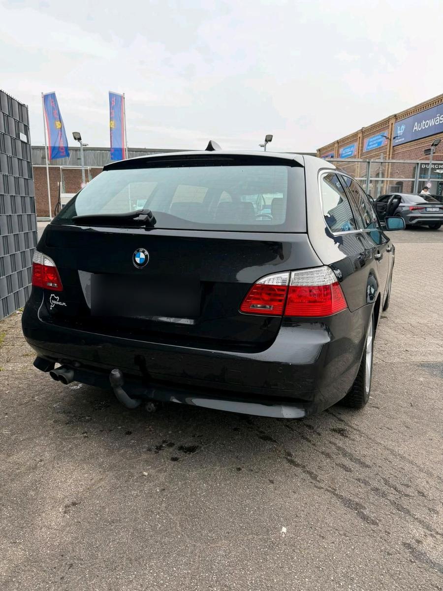 BMW 525 2009 — салон
