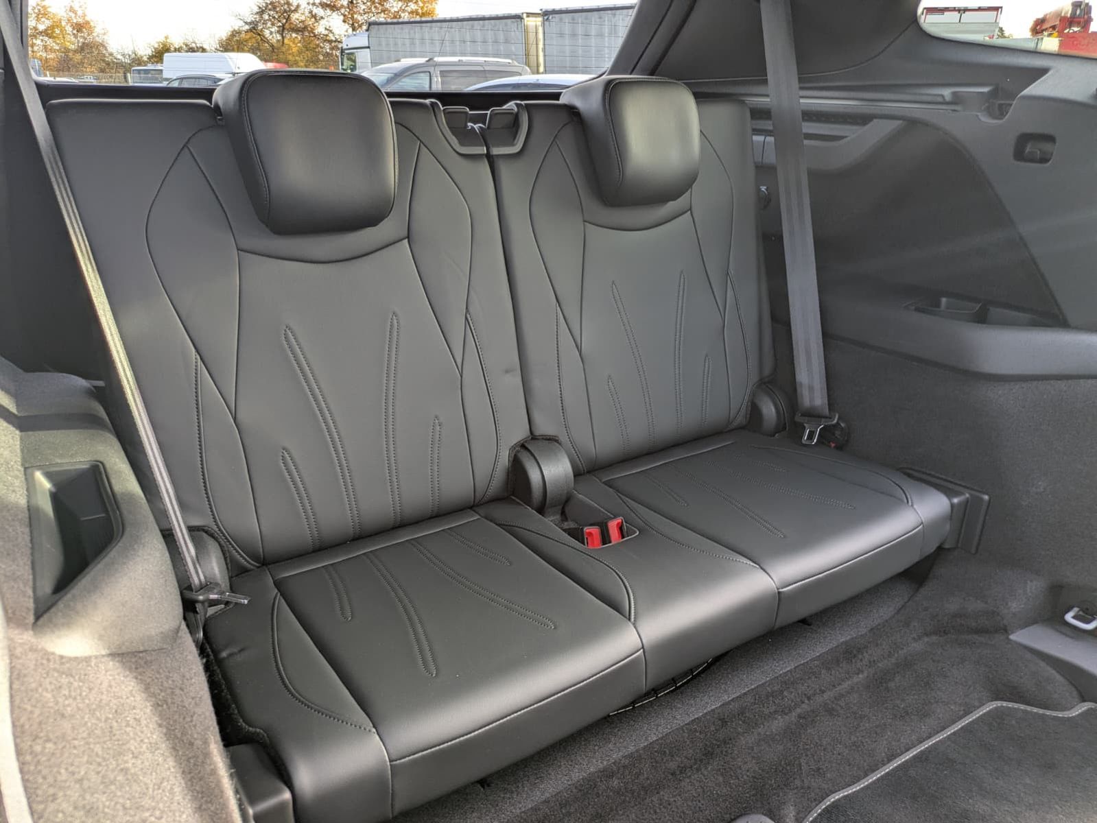 Fahrzeugabbildung Volkswagen Tayron 2.0 TDI 4M R-Line 7S*IQ-L.*LEDER*PANO*HUD