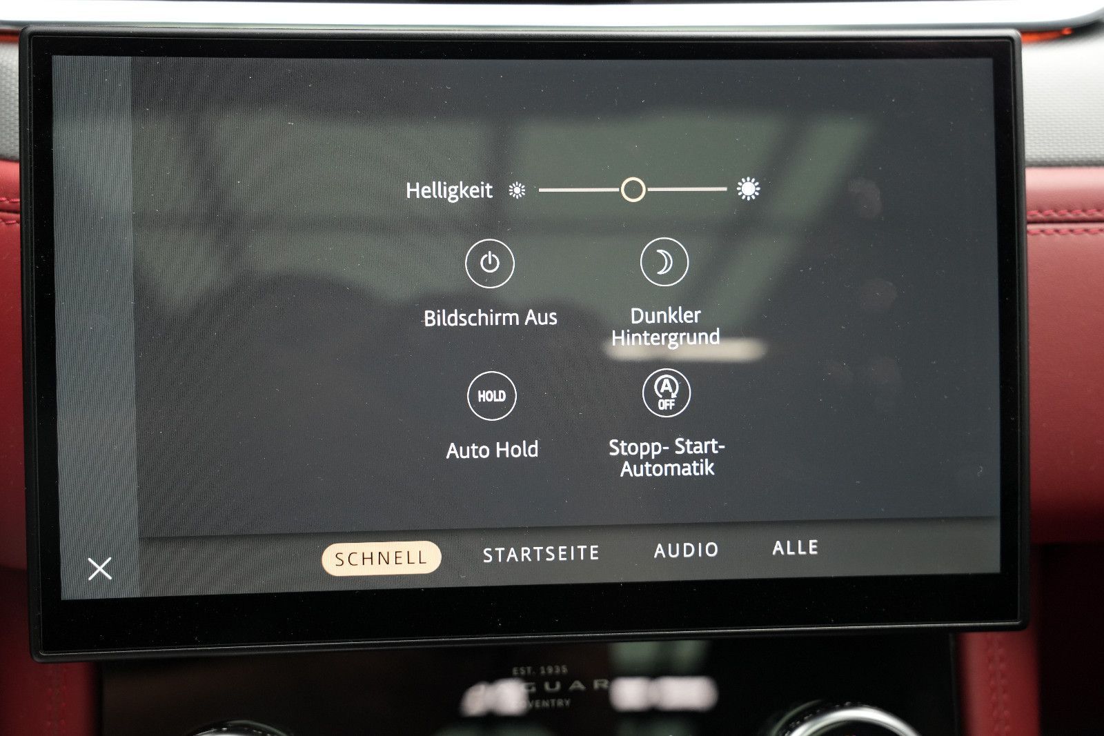 Fahrzeugabbildung Jaguar F-Pace F-PACE SVR /PANO/MERIDIAN/HUD/360°KAM/MEM