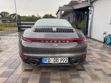Porsche 992 Targa 4 Targa - graue Porsche 992