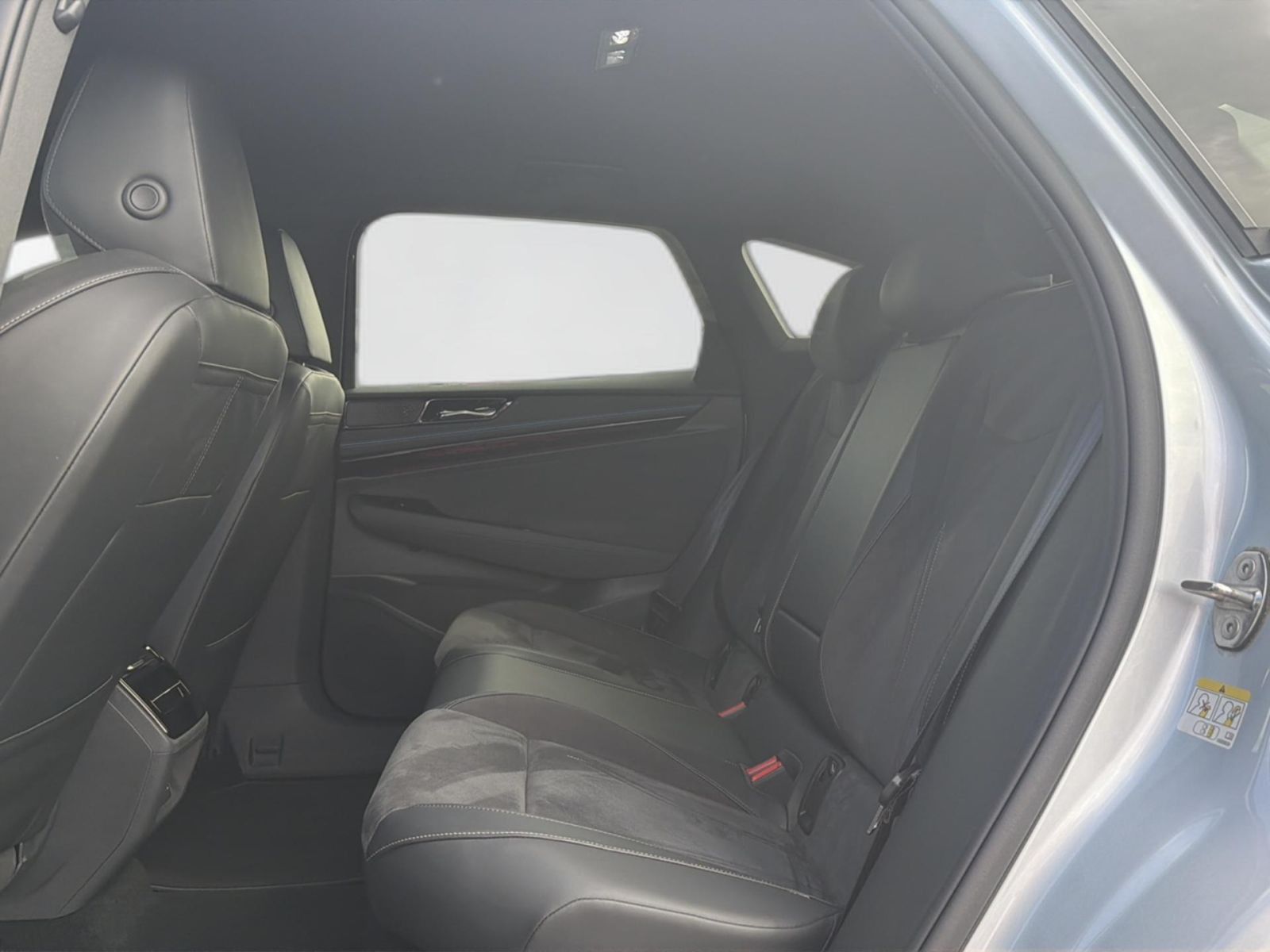 Volkswagen ID.7 Pro 77kWh Navi AHK RüKa SiHz Matrix Ambient imagem 3