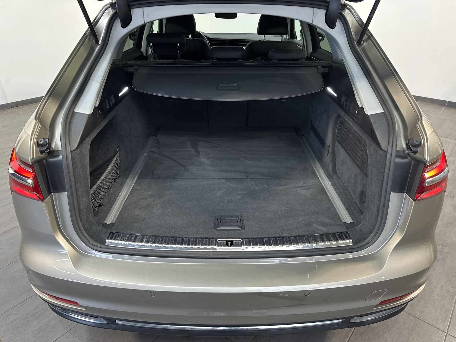 Fahrzeugabbildung Audi A6 Avant 40 TDI Qu Sport NAV+LED+CARPLAY+1HD+PP