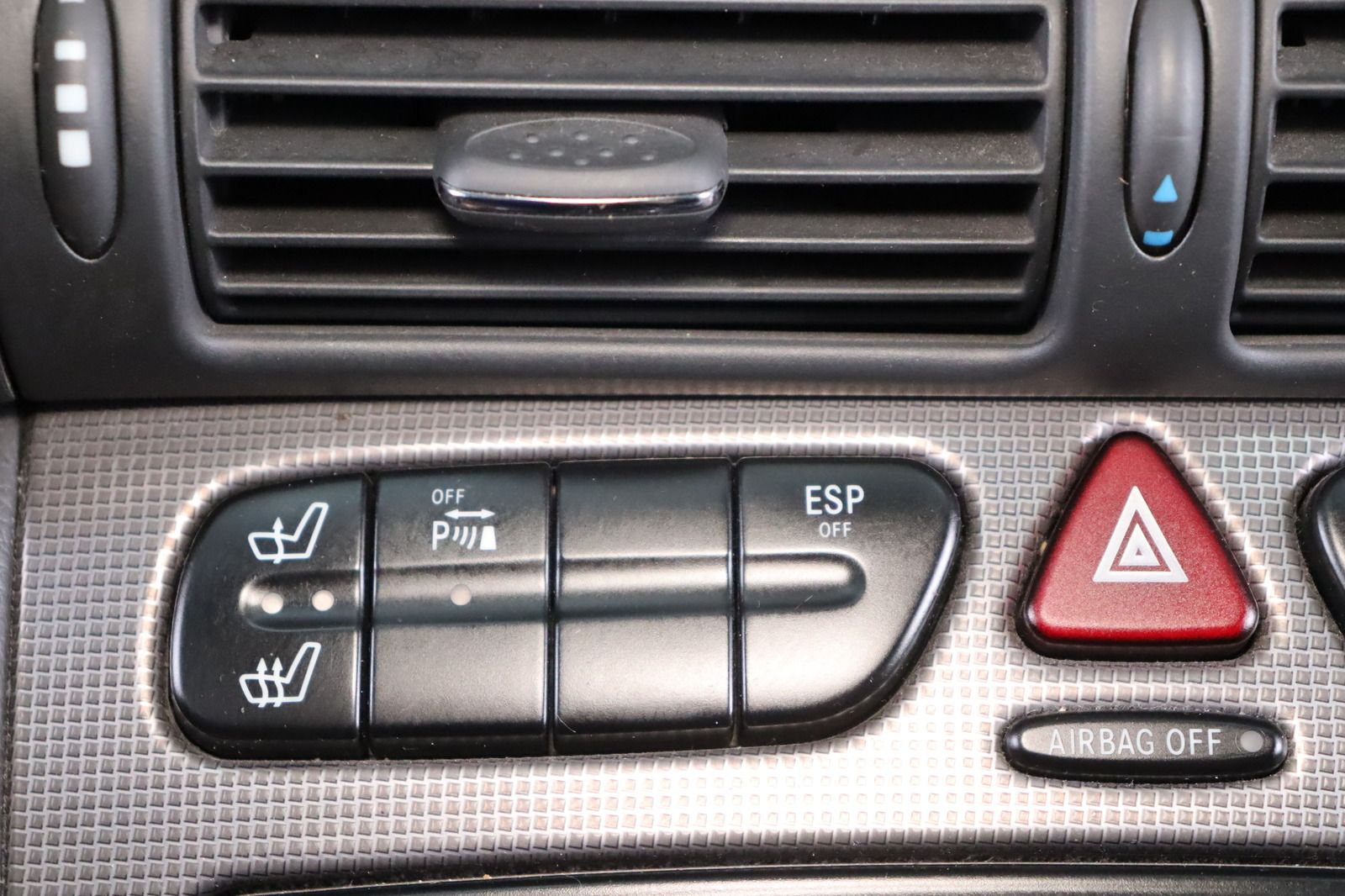 Fahrzeugabbildung Mercedes-Benz C 320 AVANTGARDE 1. Hand * Xenon * Leder * Navi
