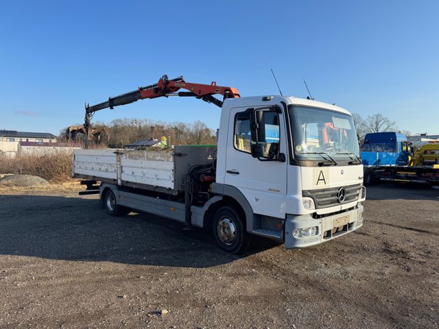 Mercedes-Benz 822 Atego mit Ladekran Palfinger und Greifer