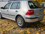 Volkswagen 16 v - Volkswagen Golf Oldtimer mit Benzin-Antrieb