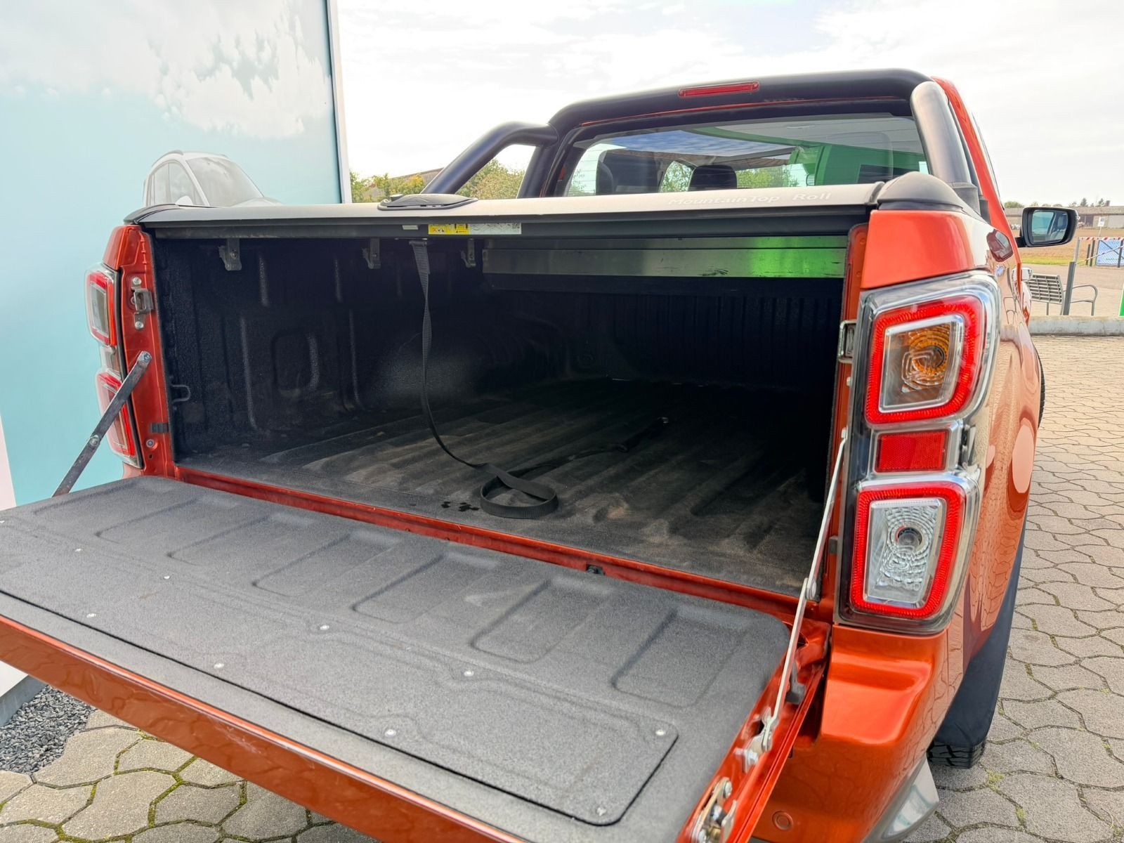 Fahrzeugabbildung Isuzu D-Max Double Cab 4WD V-Cross*AHK*LED*RFK
