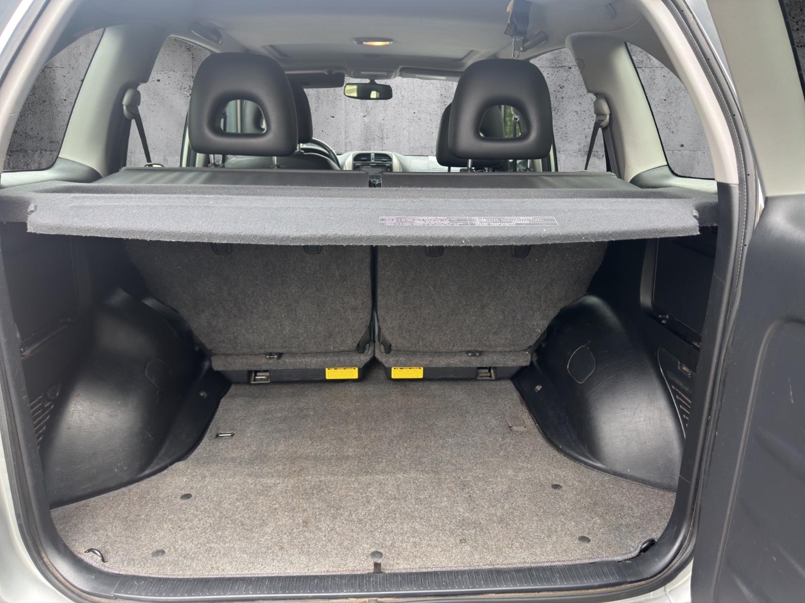 Toyota RAV4 2.0 VVT-i 150 ch 4x4 Executive • Cuir • Toit ouvrant • GPS • Clim auto • Sièges chauffants