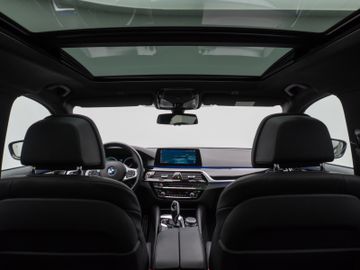 Fahrzeugabbildung BMW 540d xDr Tour HUD ACC Pano 360° Bowers & Wilkins