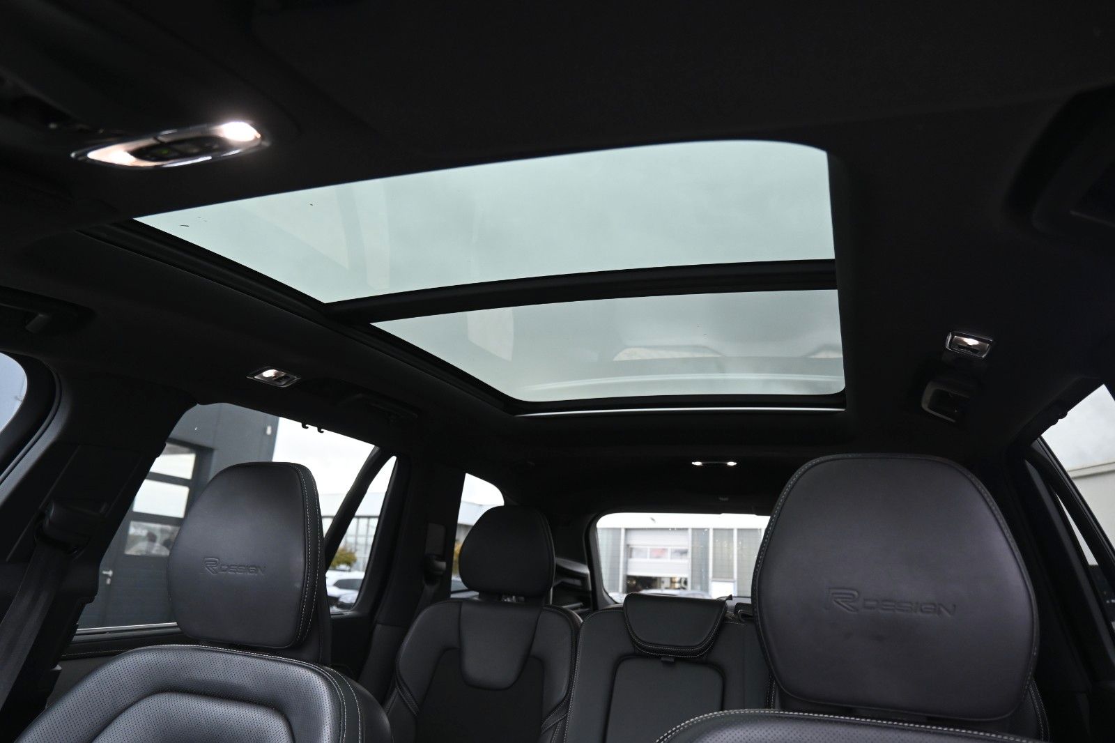 Fahrzeugabbildung Volvo XC90 D5 AWD*R Design*LUFT*PANO*7Si*LED