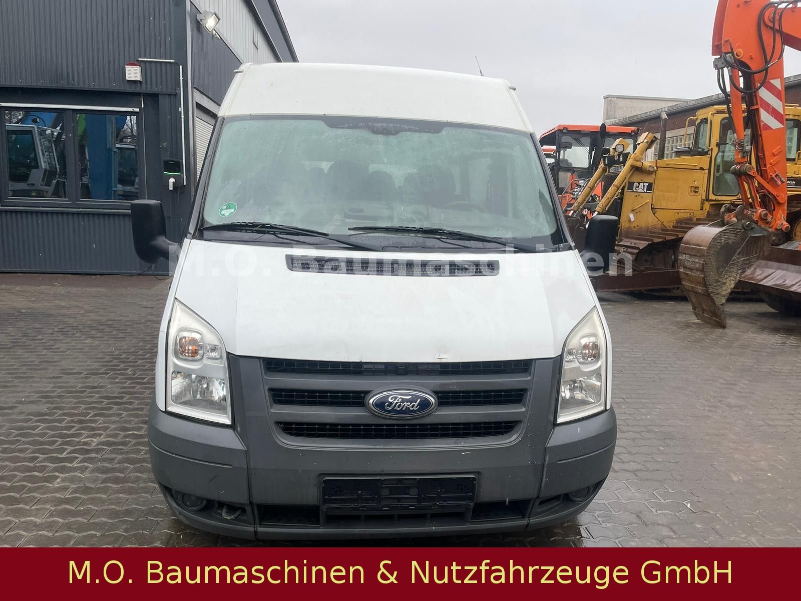 Fahrzeugabbildung Ford Transit 115T300 / 9 Sitzer