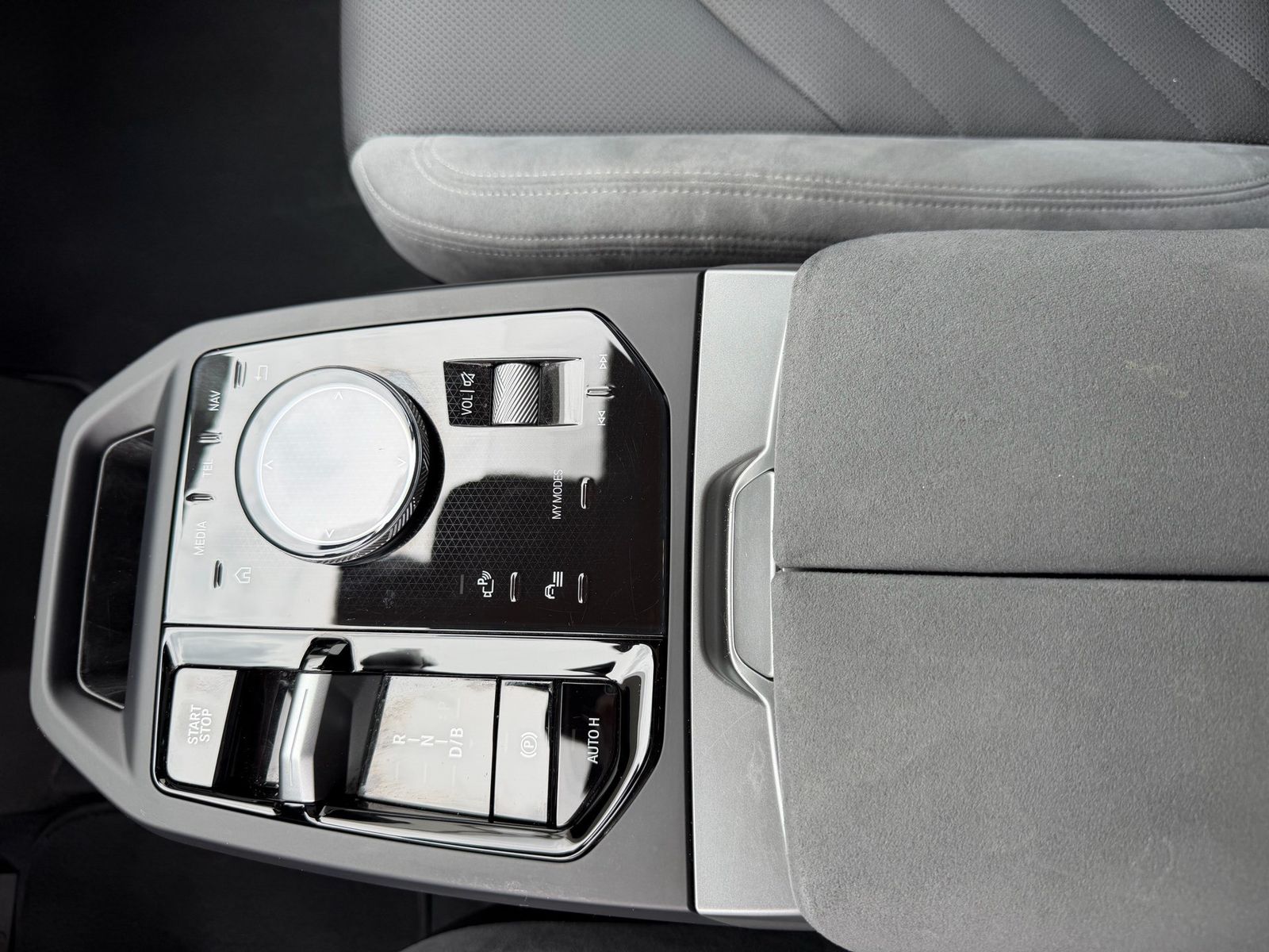 BMW iX xDrive45 M SPORT PRO+AHK+LM22+KAMERA+HK SOUND foto 19