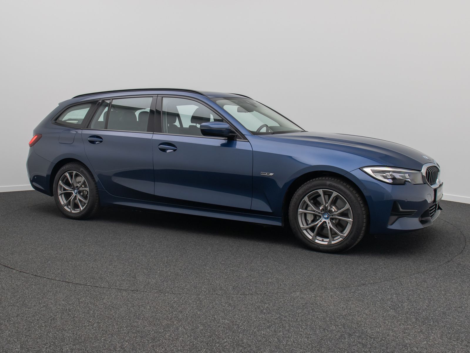 Fahrzeugabbildung BMW 330e xD Sport Line ACC Kamera DAB AHK Panorama