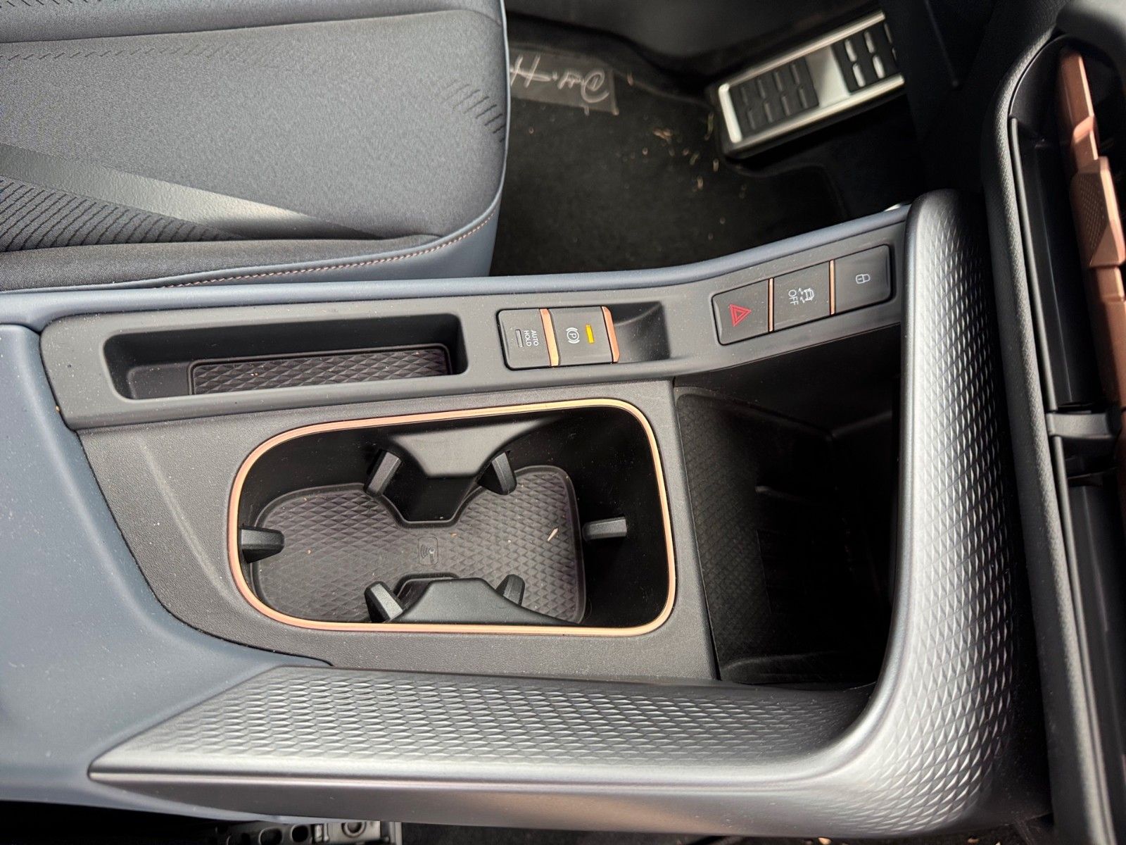 Fahrzeugabbildung CUPRA Terramar 1.5 eTSI 110 kW