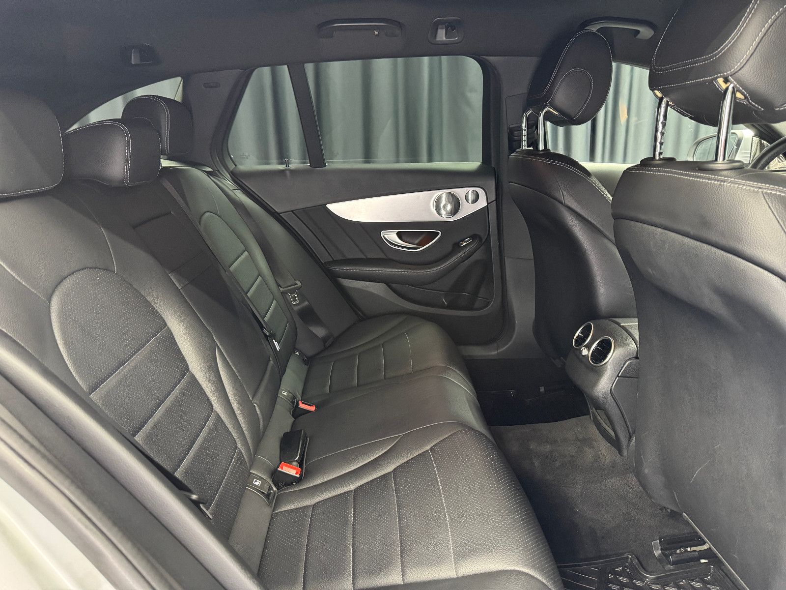 Fahrzeugabbildung Mercedes-Benz Mercedes Benz C 300e T-Modell |BURMESTER|AHK