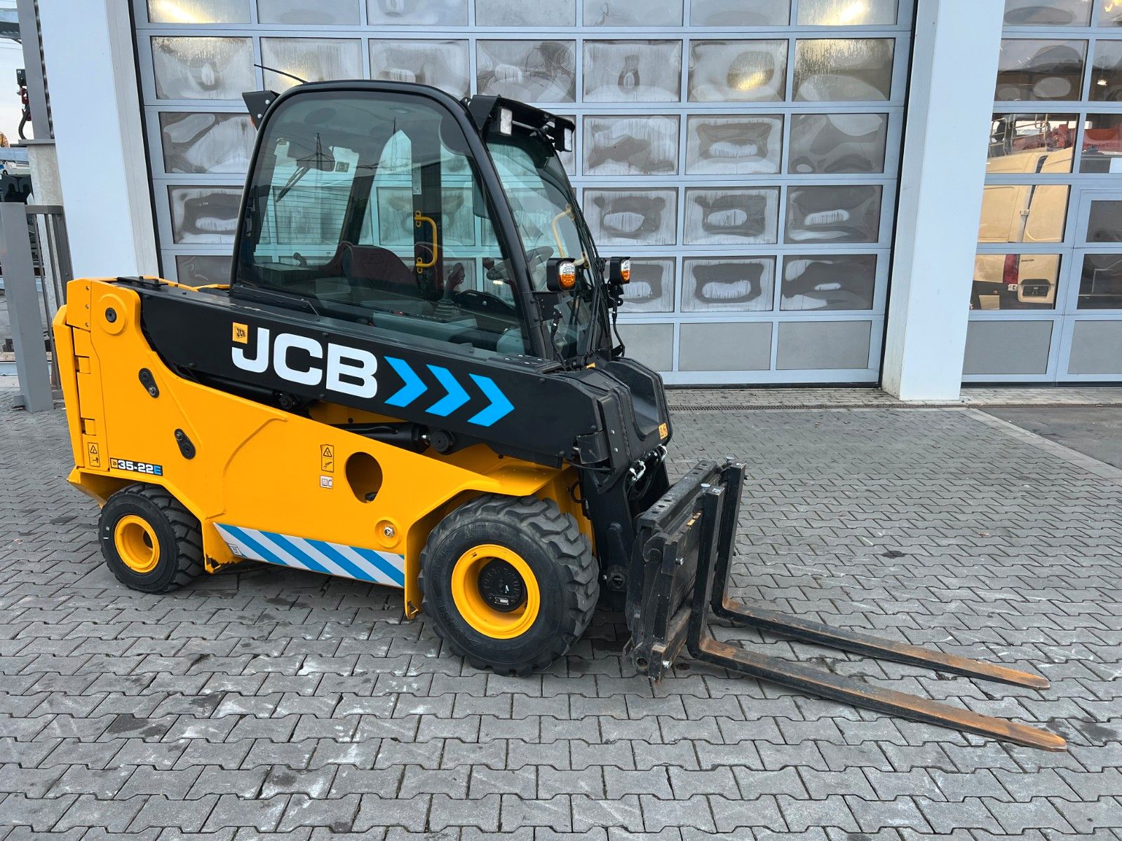 Fahrzeugabbildung JCB TLT 35-22E Teletruck / nur 131h! / 2022 / SS