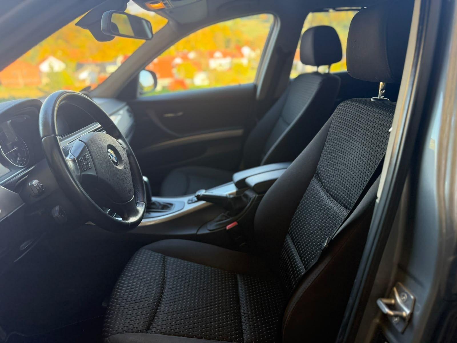 BMW 320 2010 — photo 9