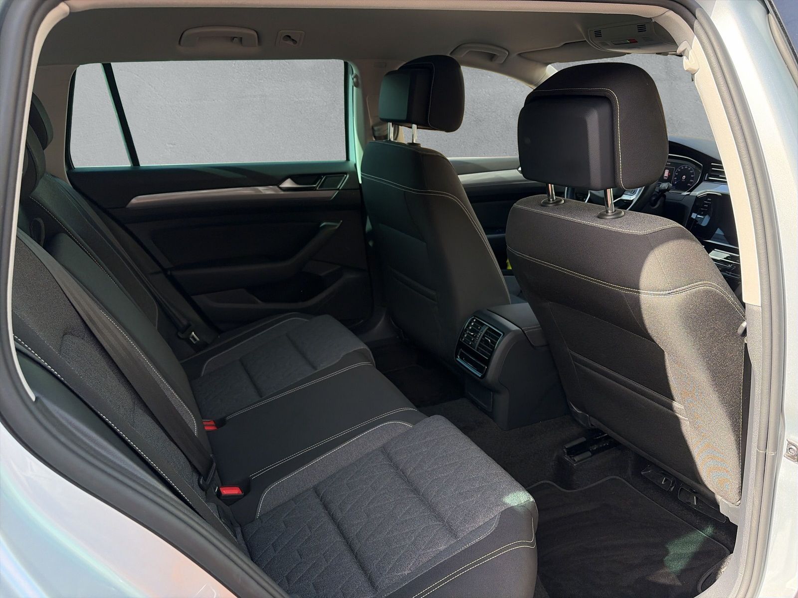 Fahrzeugabbildung Volkswagen Passat Variant 2.0 TDI Business Kamera AppConnec