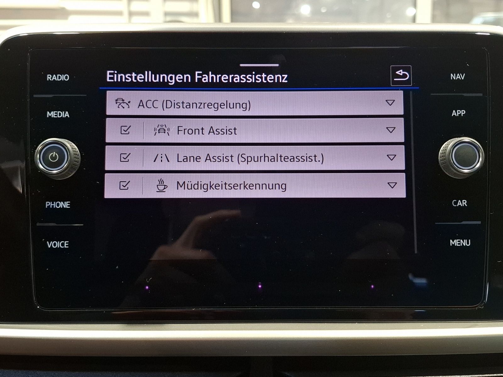 Fahrzeugabbildung Volkswagen T-Roc TSI Move Matrix ACC PDC Climatronic AID SH