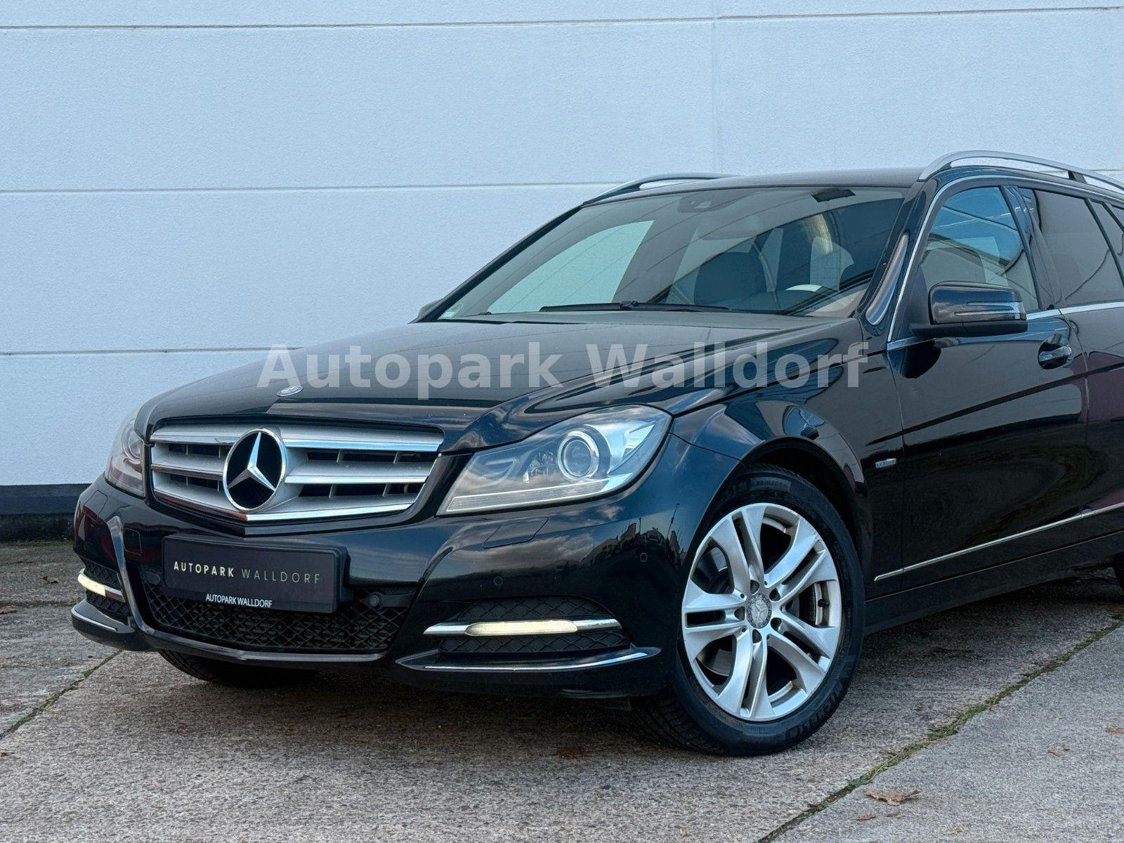Mercedes-Benz C220 2011 — rear view