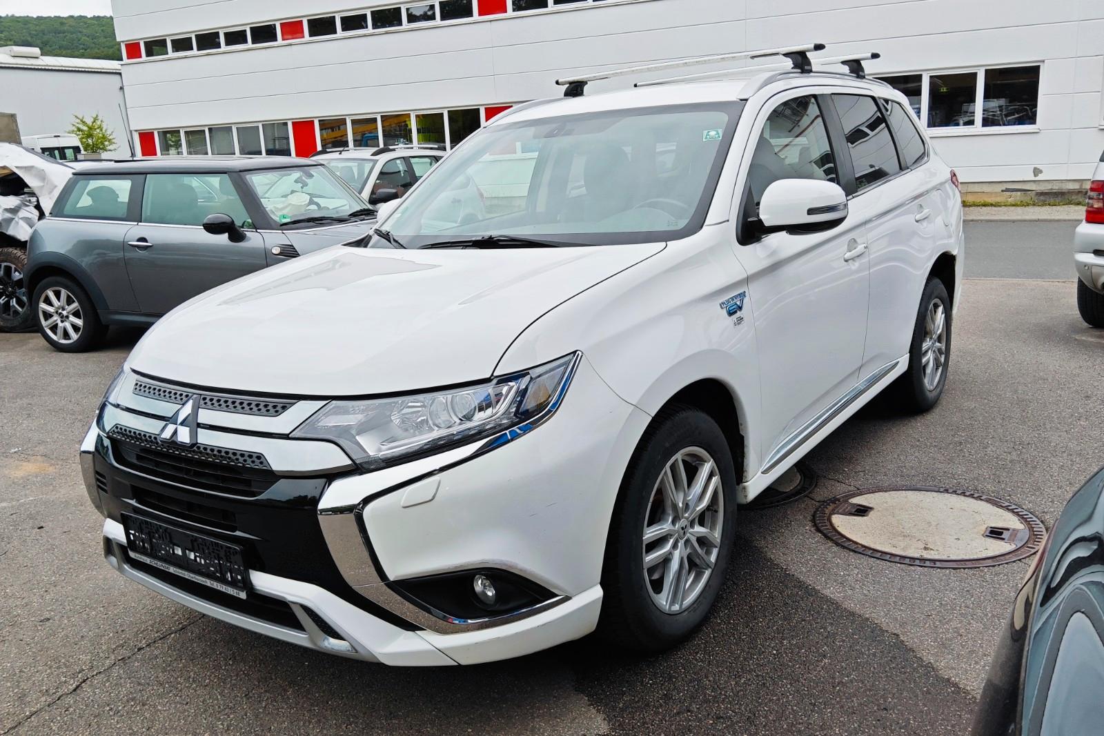 Mitsubishi Outlander PHEV Hybrid 4WD Beschädigt