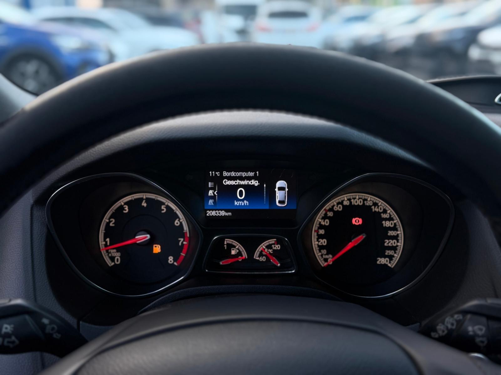 Ford Focus 2015 — photo 22