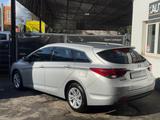 Hyundai i40 cw blue Classic 1.7l*KLIMA*TÜV 02/2027*PDC* - Hyundai i40 aus 2016