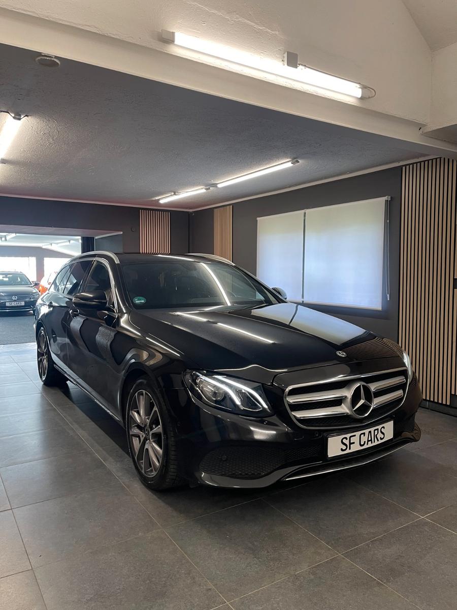 Mercedes-Benz E200 4Matic *Leder*Schiebedach*Temp*LED