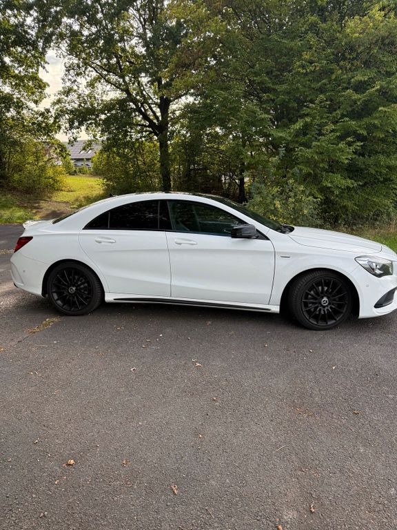 Image of Mercedes-Benz CLA 200