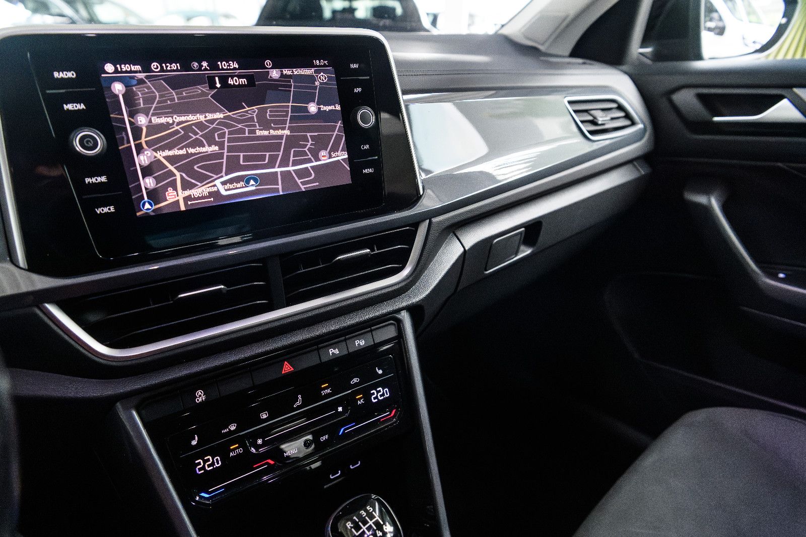 Fahrzeugabbildung Volkswagen T-Roc Style+LED+AHK+ACC+SHZ+GJR+APPCONNECT