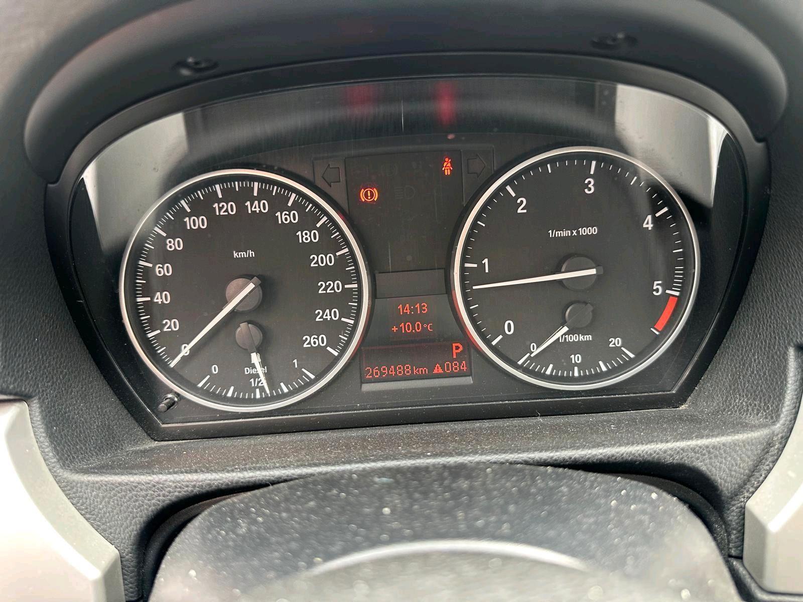 BMW 320 2010 — photo 10