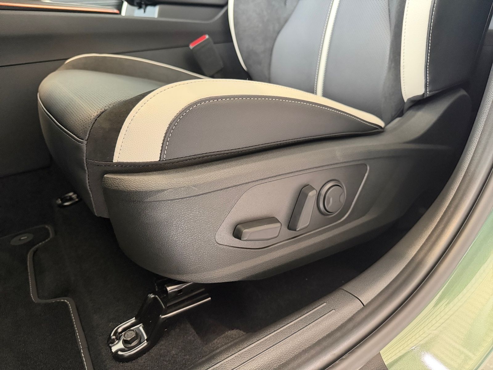 Fahrzeugabbildung Kia SPORTAGE 1.6T AWD DCT GTL SD GD DRI SOUN AHK
