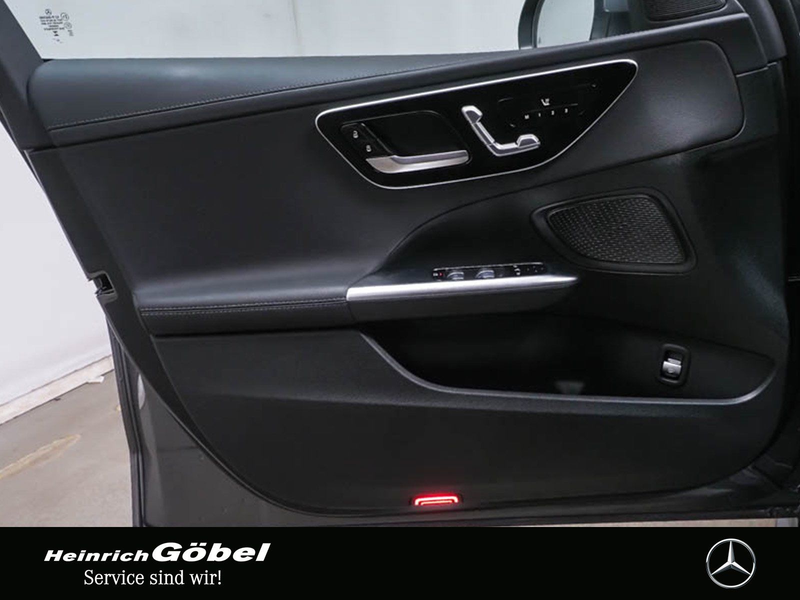 Fahrzeugabbildung Mercedes-Benz C 300 d AMG+PANO+MEMORY+LED+KAMERA+AMBIENTE