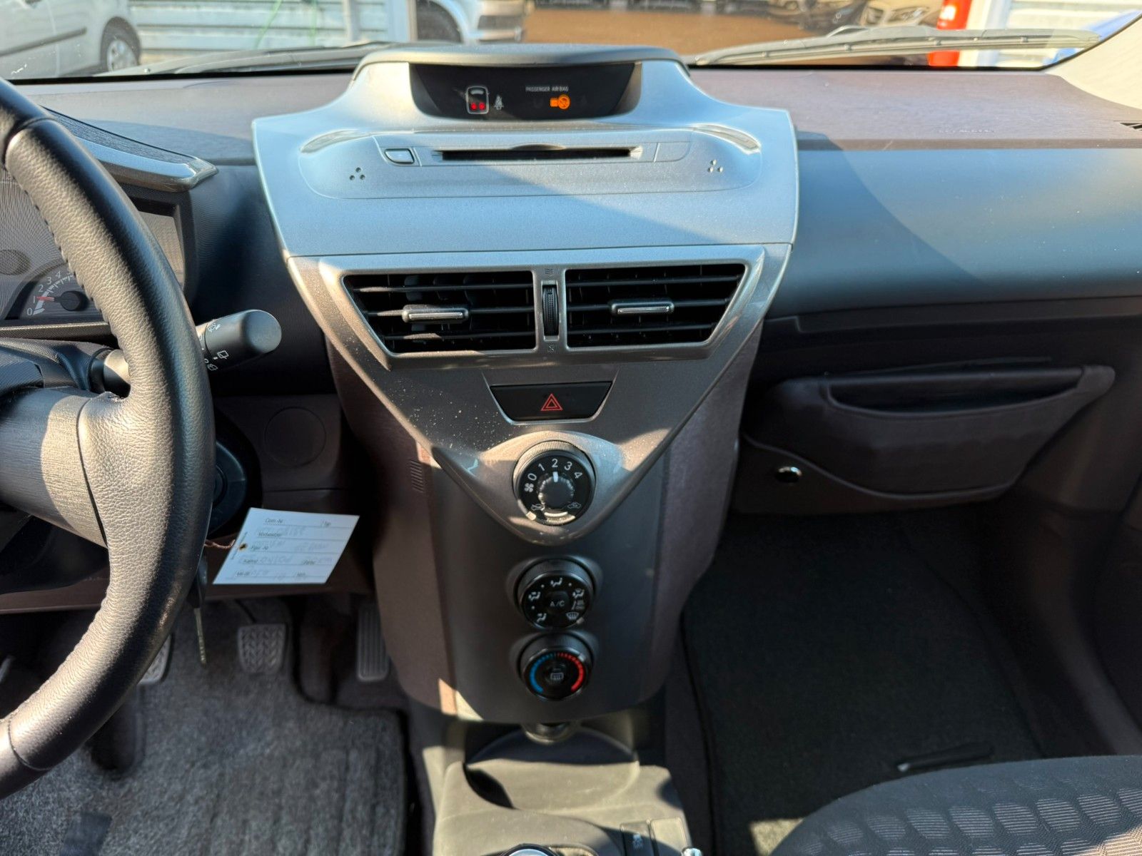 Fahrzeugabbildung Toyota IQ 1,0