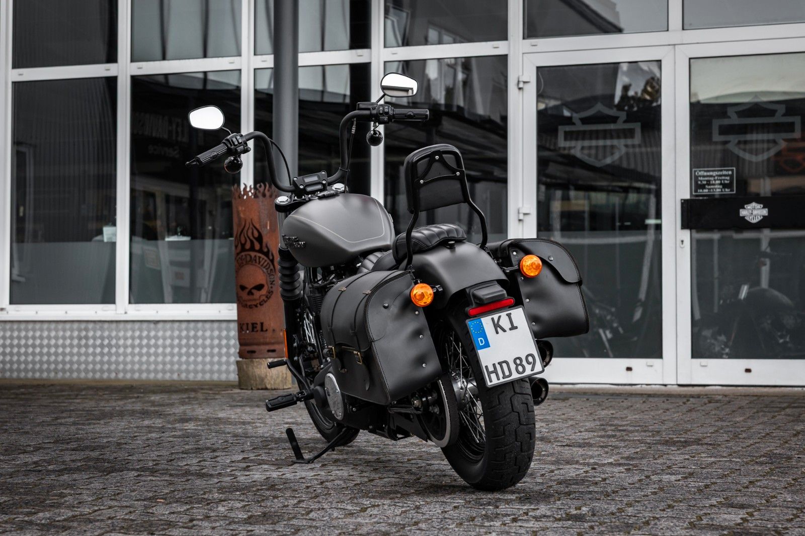 Fahrzeugabbildung Harley-Davidson FXBB STREET Bob Softail - JEKILL&HYDE