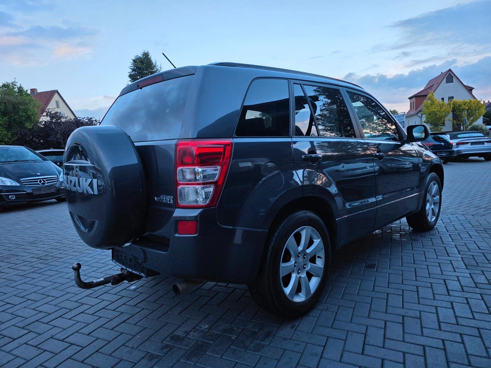 Suzuki Grand Vitara 2.4 VVT 169 ch 4x4 Club • Boîte auto • 5 portes • GPS • Attelage